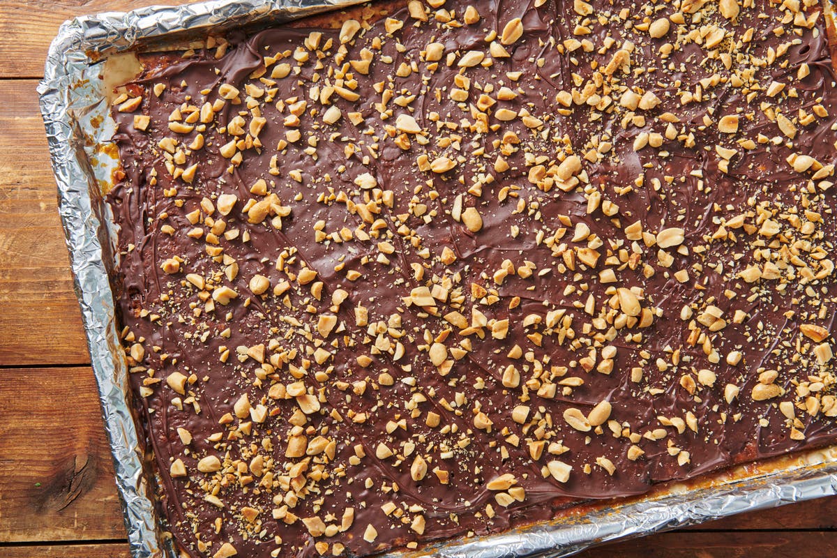Chocolate-covered caramel matzo: The dessert recipe that has become a new Passover classic Chocolate-covered caramel matzo: The dessert recipe that has become a new Passover classic