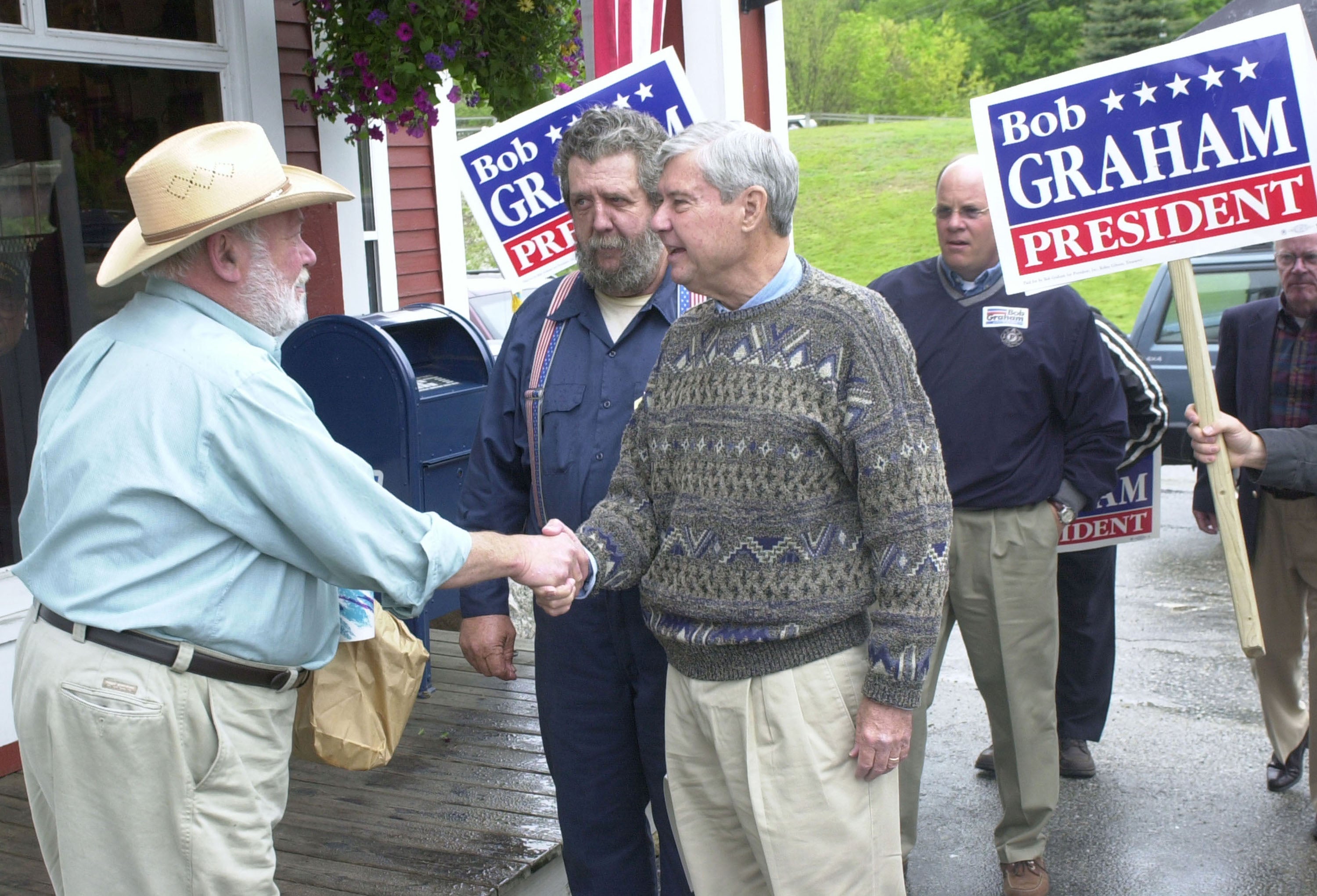 Graham campaigns in New Hampshire on 24 May 2003