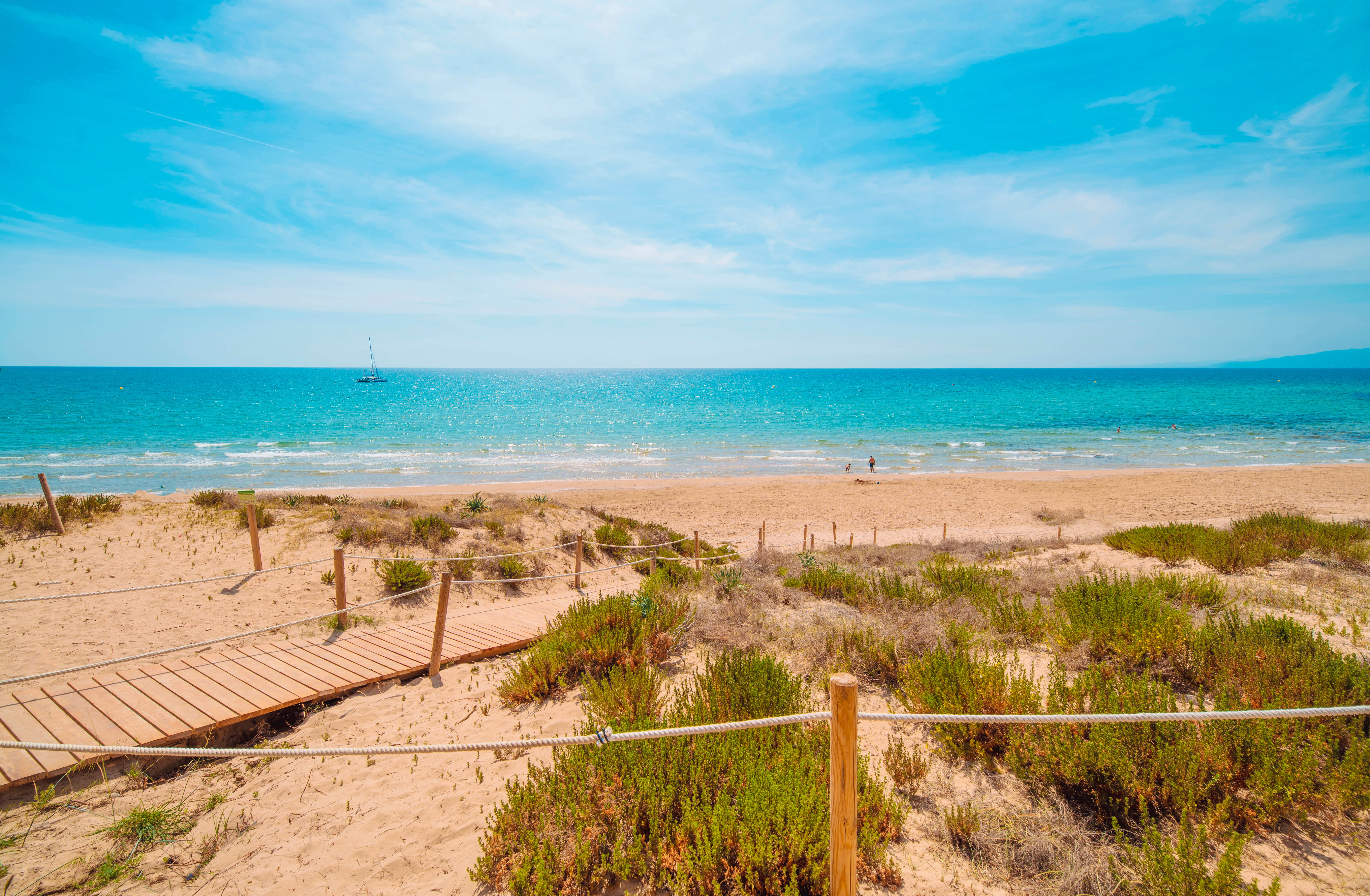 Playa Llarga is the secluded alternative to Salou’s main beach and is surrounded by pine forest