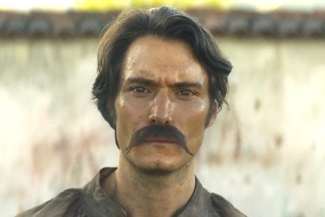 <p>Claudio Cataño interpreta al coronel Aureliano Buendía en la adaptación de Netflix de la novela 'Cien años de soledad'</p>