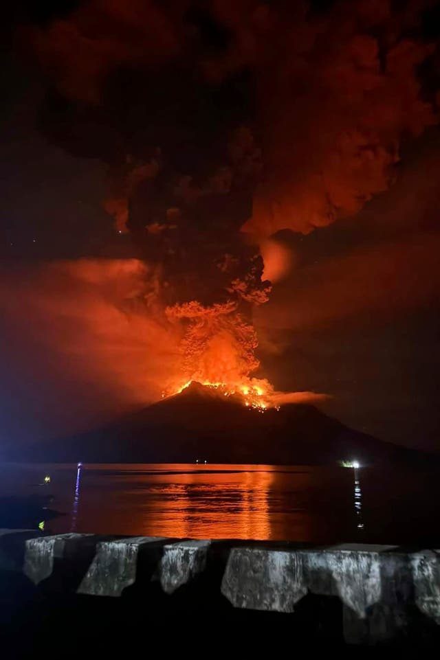 INDONESIA-VOLCÁN