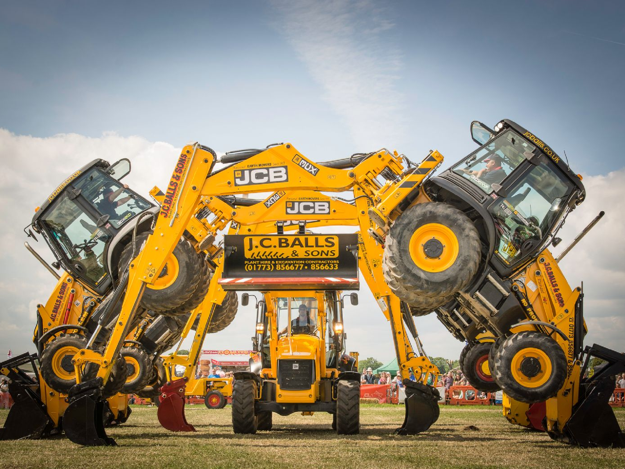 Diggers dancing is the highlight of bank holiday weekend at Cockfields farm