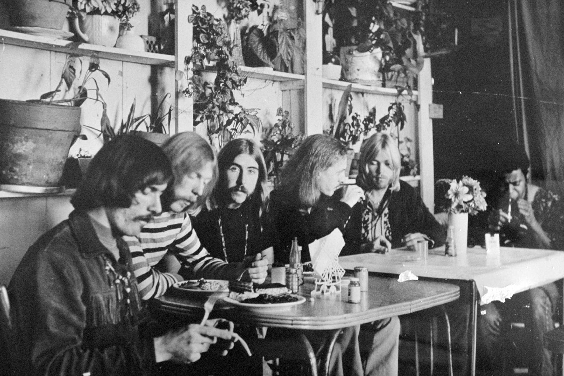 Musicians pay tribute to Allman Brothers guitarist Dickey Betts after death at 80 - Vimarsana News