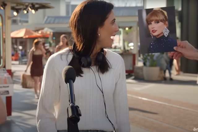 <p>Jimmy Kimmel trolled the public at a Los Angeles farmers market by making them believe a  Lara Trump song was sung by Taylor Swift </p>