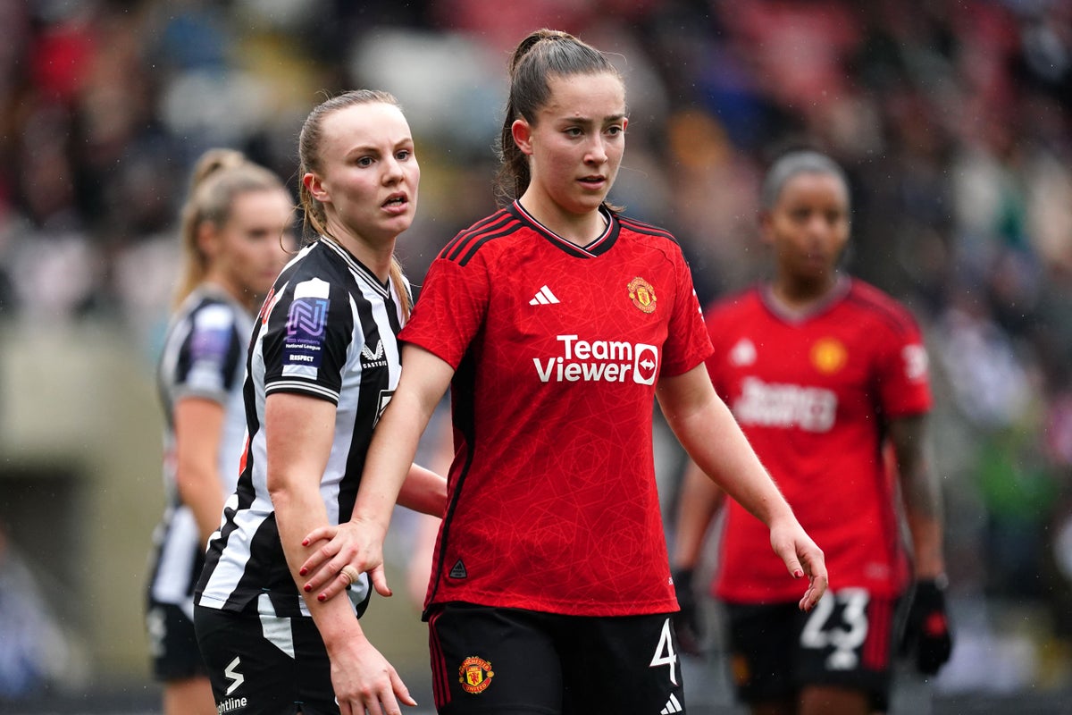 Maya Le Tissier signs new deal with Manchester United