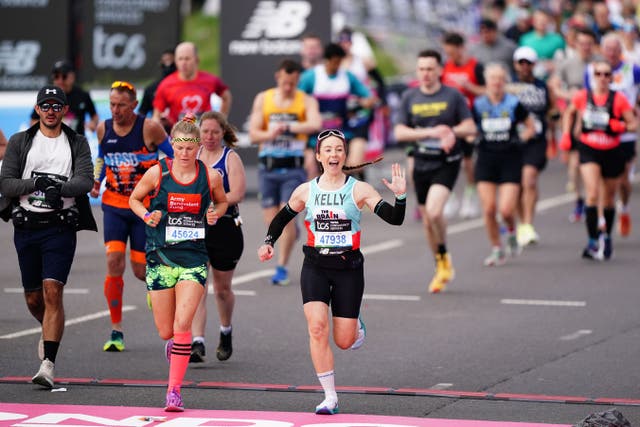 Masses of runners leaving the start of the TCS London Marathon (Zac Goodwin/PA)