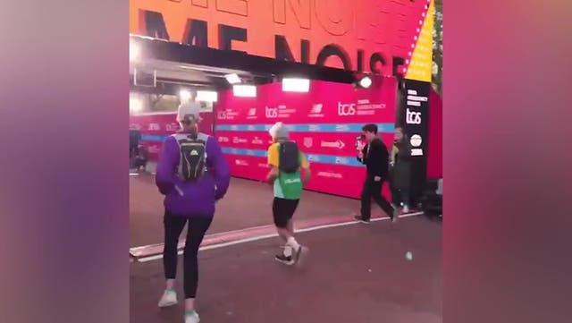 <p>Watch moment last runner crosses London Marathon finish line.</p>