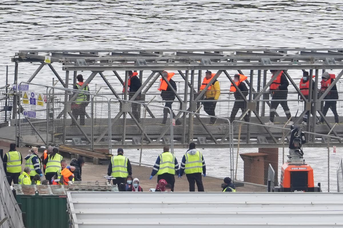 Migrant channel crossings - latest: Human rights watchdog condemns scheme as Sunak comments on latest crossing deaths - Vimarsana News