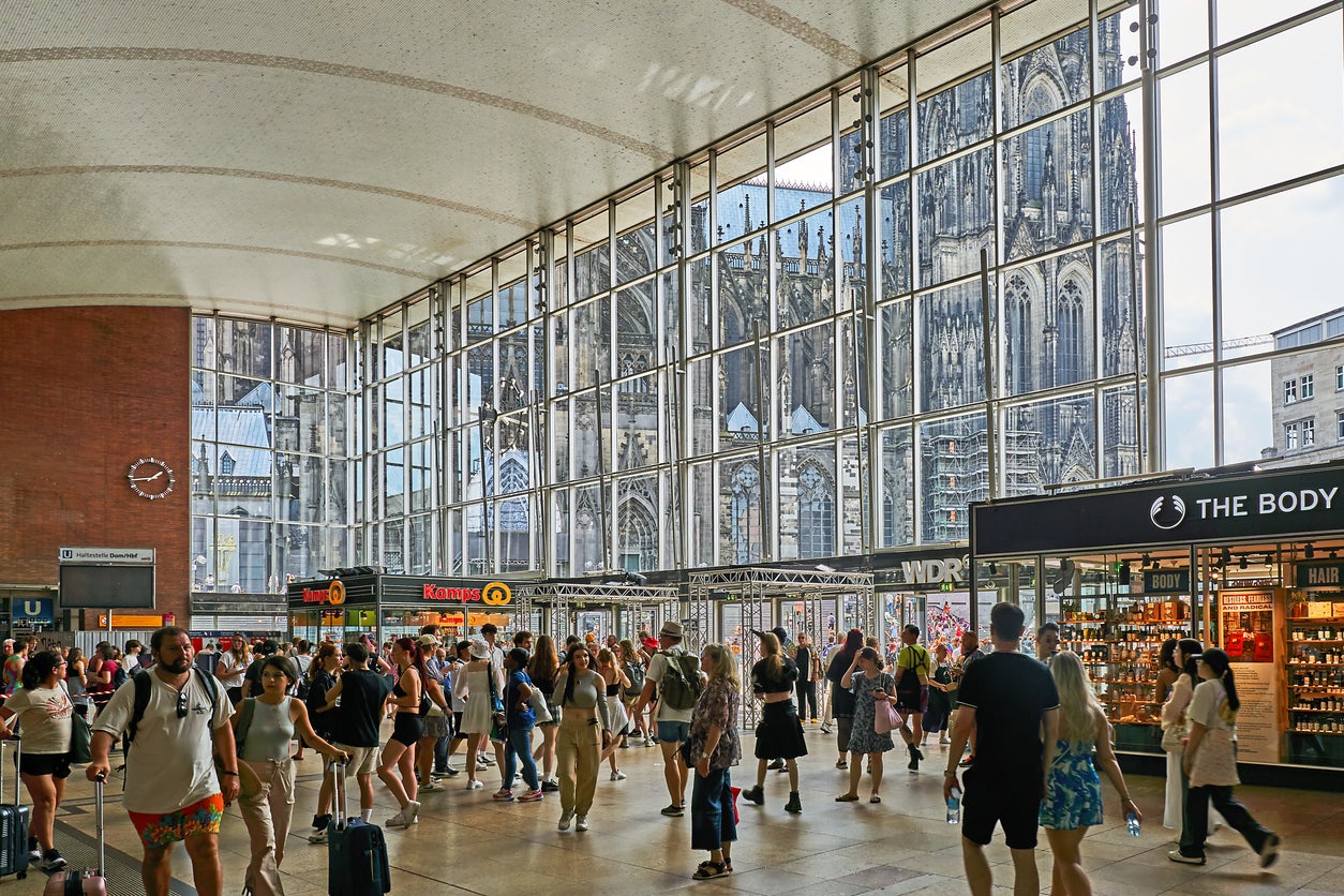 Crowds in Cologne’s railway station