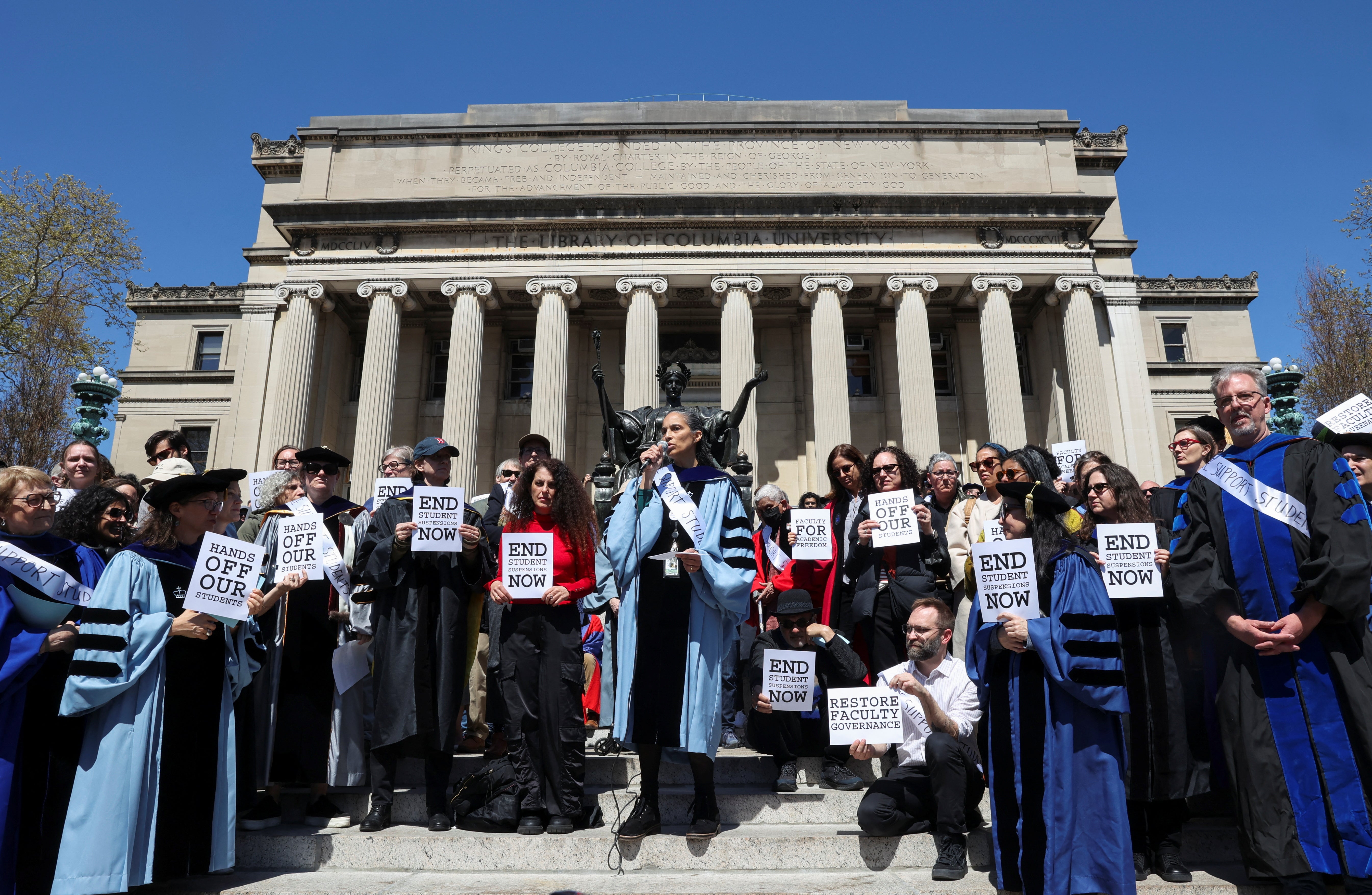 Columbia University faculty members staged a demonstration on Monday, condemning last week’s arrests of some 100 pro-Palestine student protestors