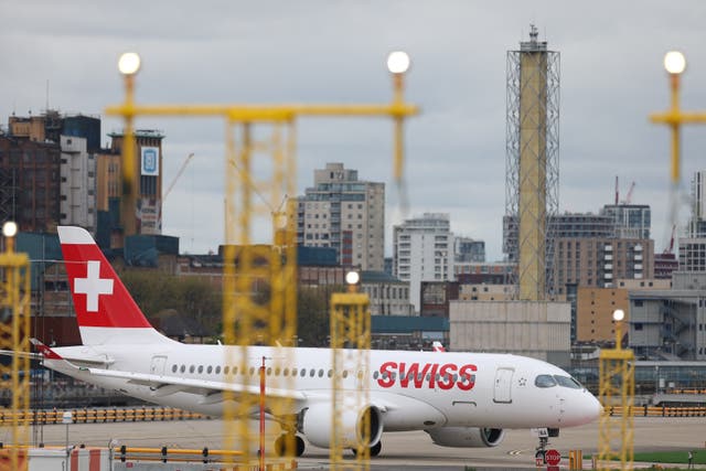 <p>A Swiss Air aircraft pictured in London on 11 April. A pilot for Swiss Airways recently averted a four-plane collision at JFK International Airport</p>