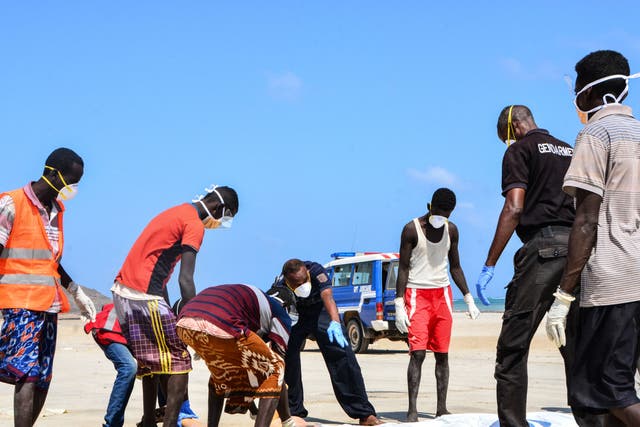 <p>FILE: Police and staff of International Organization for Migration recover a body after boats capsized off Djibouti’s northeastern Obock region in 2019</p>