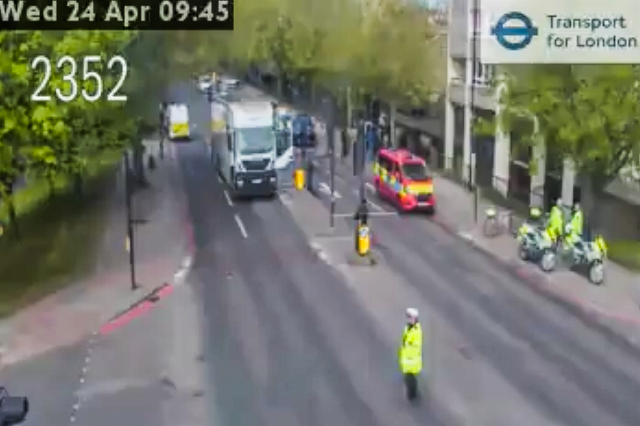 Live traffic cam on The Highway, E1, King David Lane and Glamis Road, shows horse lorry and police at scene
