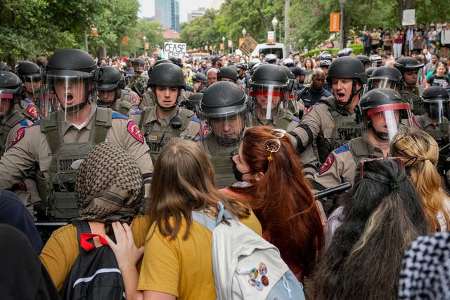 Texas state troopers in riot gear try to break up a pro-Palestinian protest at the University of Texas, during the ongoing conflict between Israel and the Palestinian Islamist group Hamas, in Austin, Texas, U.S. April 24, 2024