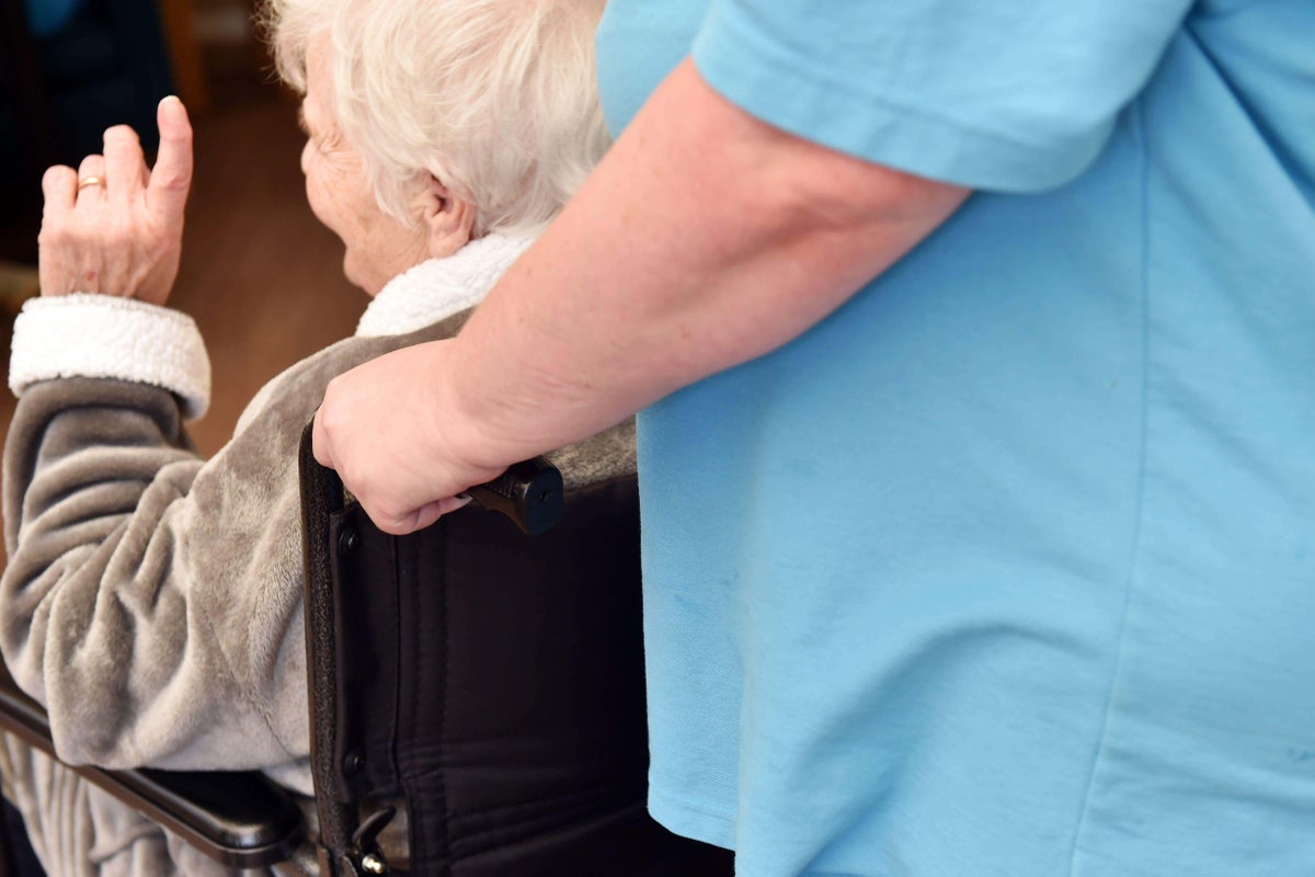 UK care homes to be banned from recruiting overseas workers