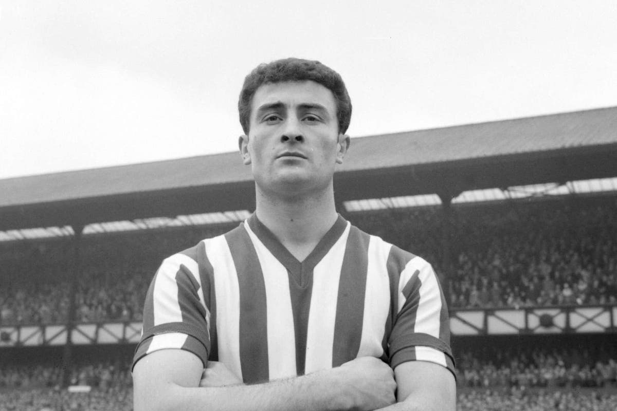 Sunderland mourn death of club great &lsquo;The King&rsquo; Charlie Hurley at age of 87
