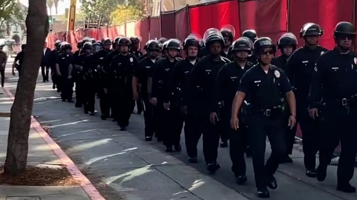 Police in riot gear disperse pro-Palestine protesters on USC campus