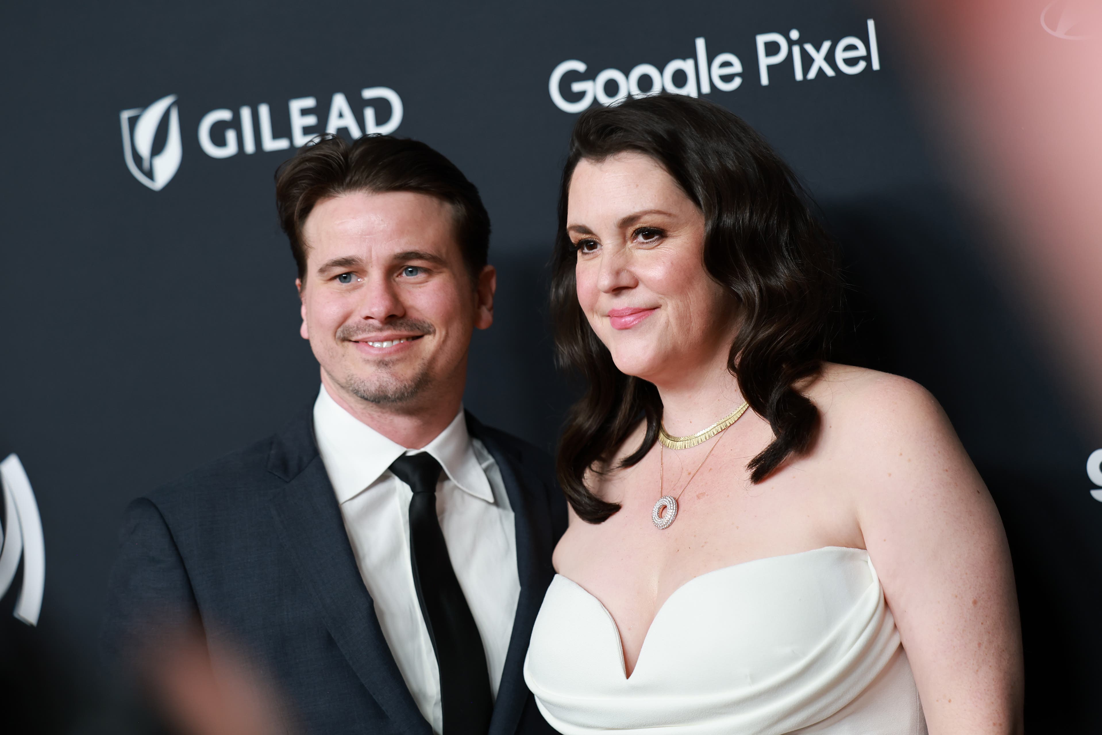 Melanie Lynskey says husband Jason Ritter is 'sacrificing' his acting career so hers can thrive - Vimarsana News