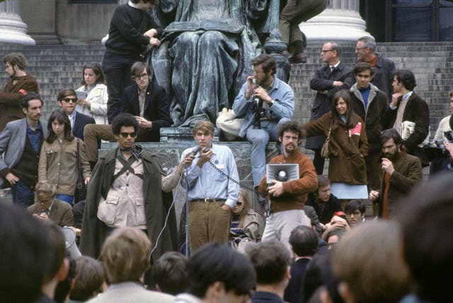 <p>American activist Mark Rudd, centre, president of Students for a Democratic Society (SDS), addresses students at Columbia University, May 3, 1968</p>