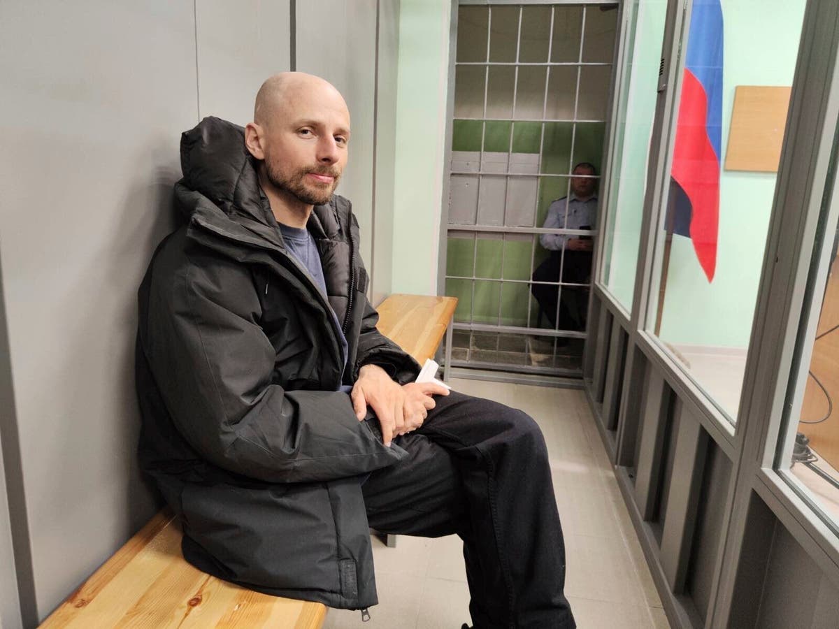 Two Russian journalists jailed on 'extremism' charges for alleged work for Navalny group