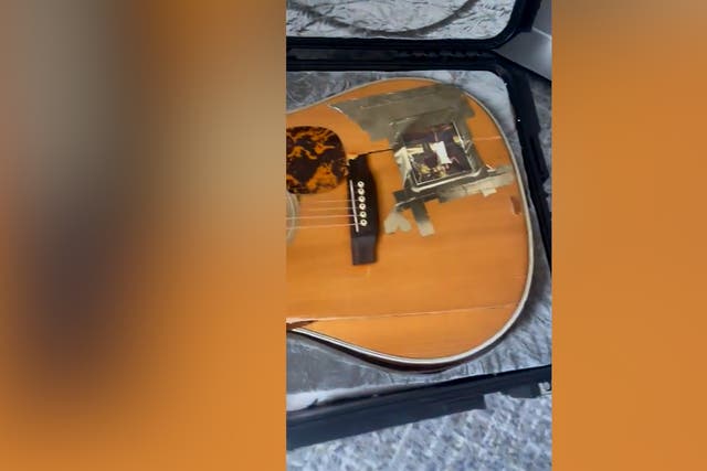<p>Airline batters singer's 20-year-old guitar during flight - day before tour with Kacey Musgraves</p>
