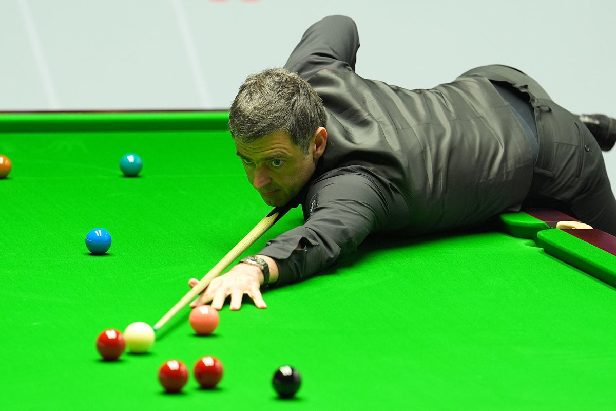Ronnie O’Sullivan leads Ryan Day as Stephen Maguire reaches Crucible quarters