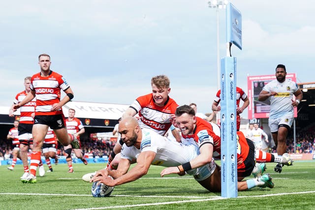 <p>Exeter Chiefs' Olly Woodburn scores their third try </p>