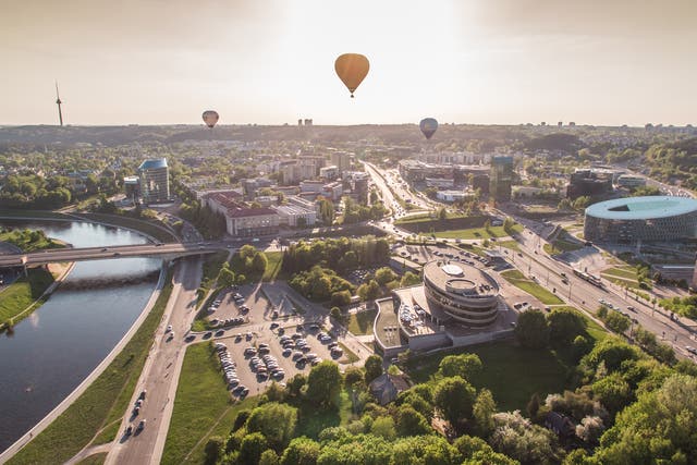 <p> Hot air balloons are permitted to fly directly over the centre of Vilnius</p>