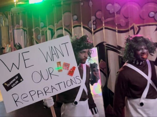 Comedy duo “Clowns of Colour” protested Willy Wonka for “reparations” at the Willy Wonka Experience in Downtown Los Angeles, California on 28 April.