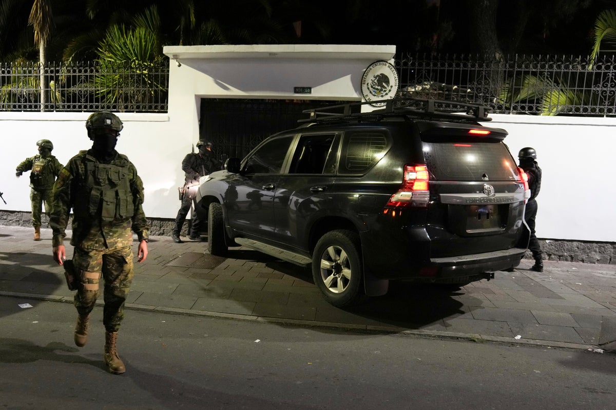 British man ‘lynched by mob’ after being dragged out of Ecuador police station