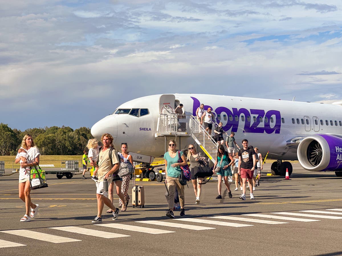 Travellers stranded as budget airline Bonza enters administration