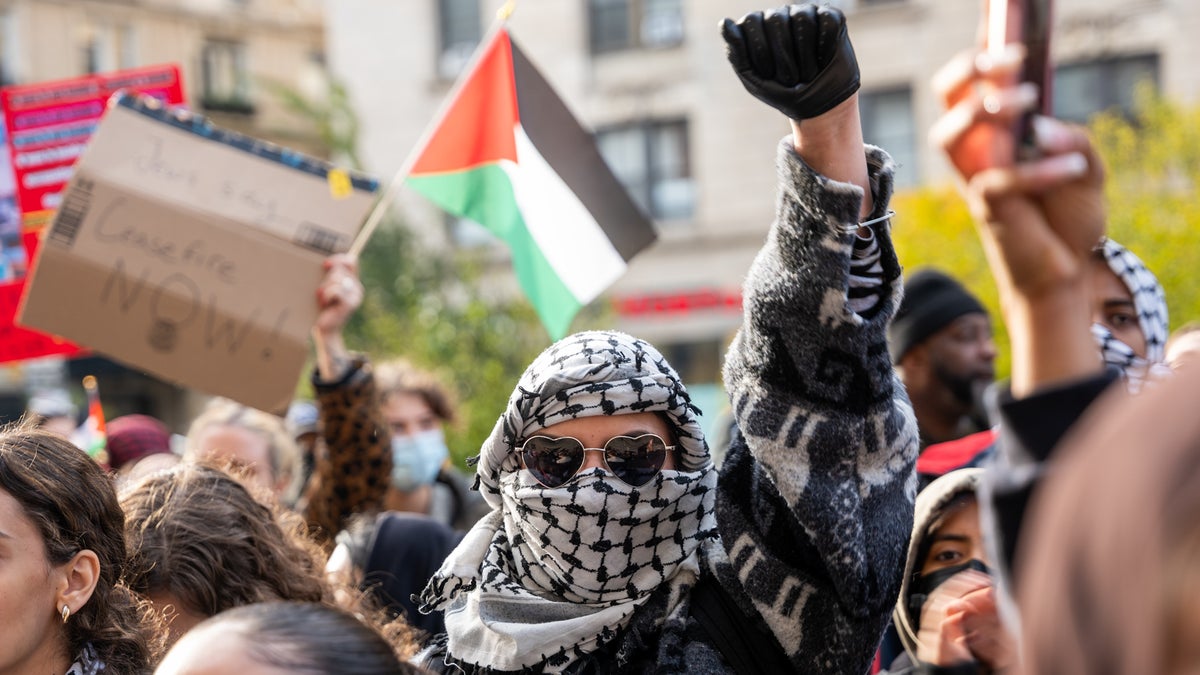 Watch live as Gaza protesters at Columbia University occupy campus building