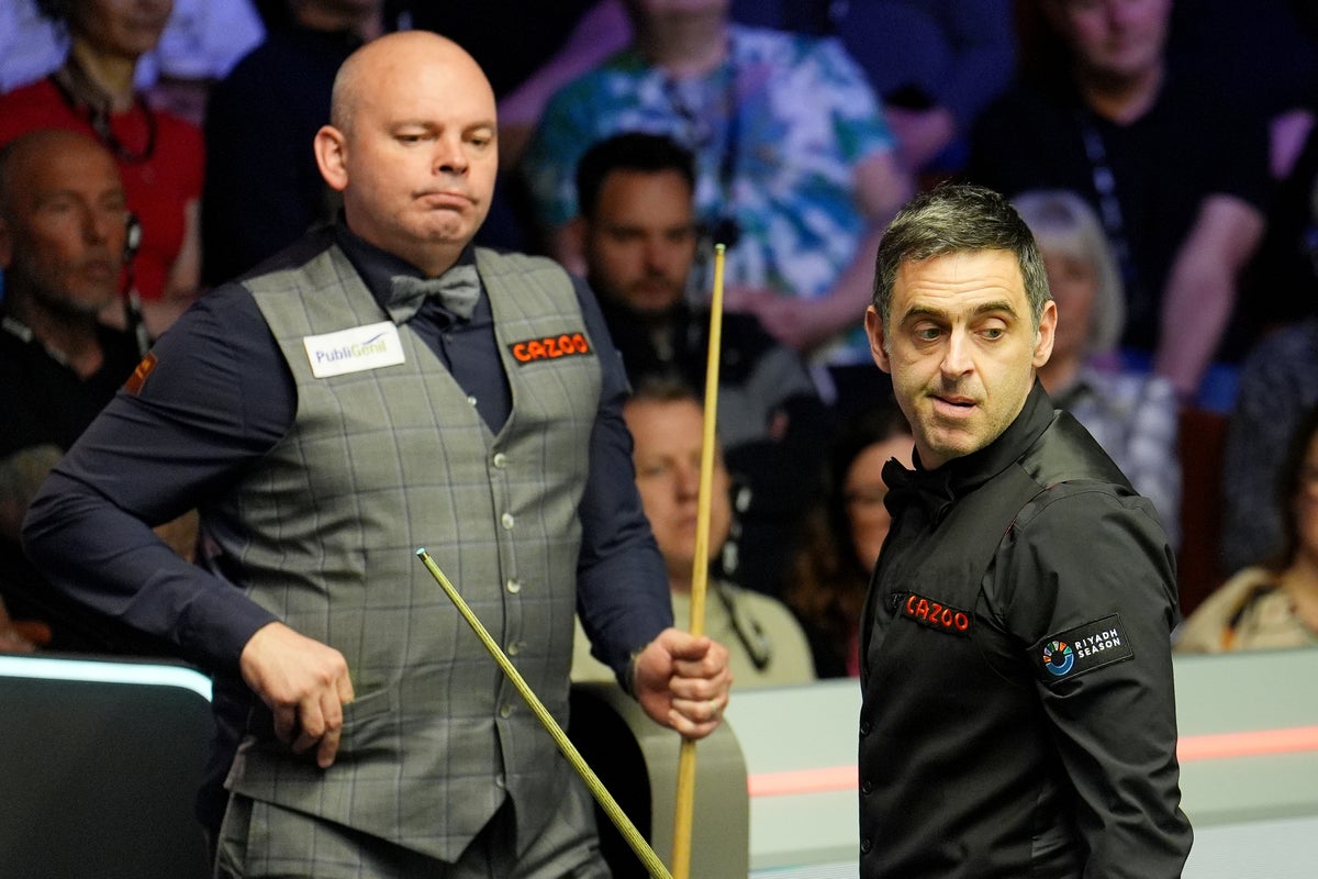 Ronnie O’Sullivan and Stuart Bingham locked together early in World Championship quarter-final