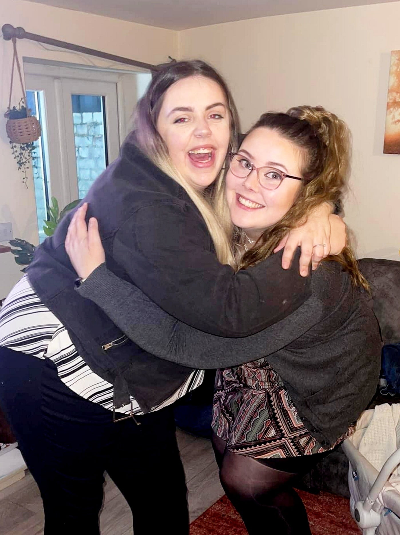 Chloe Quick who was put in a medically induced coma after having surgery for a gastric sleeve in Turkey - Pictured with friend Leah Mattson
