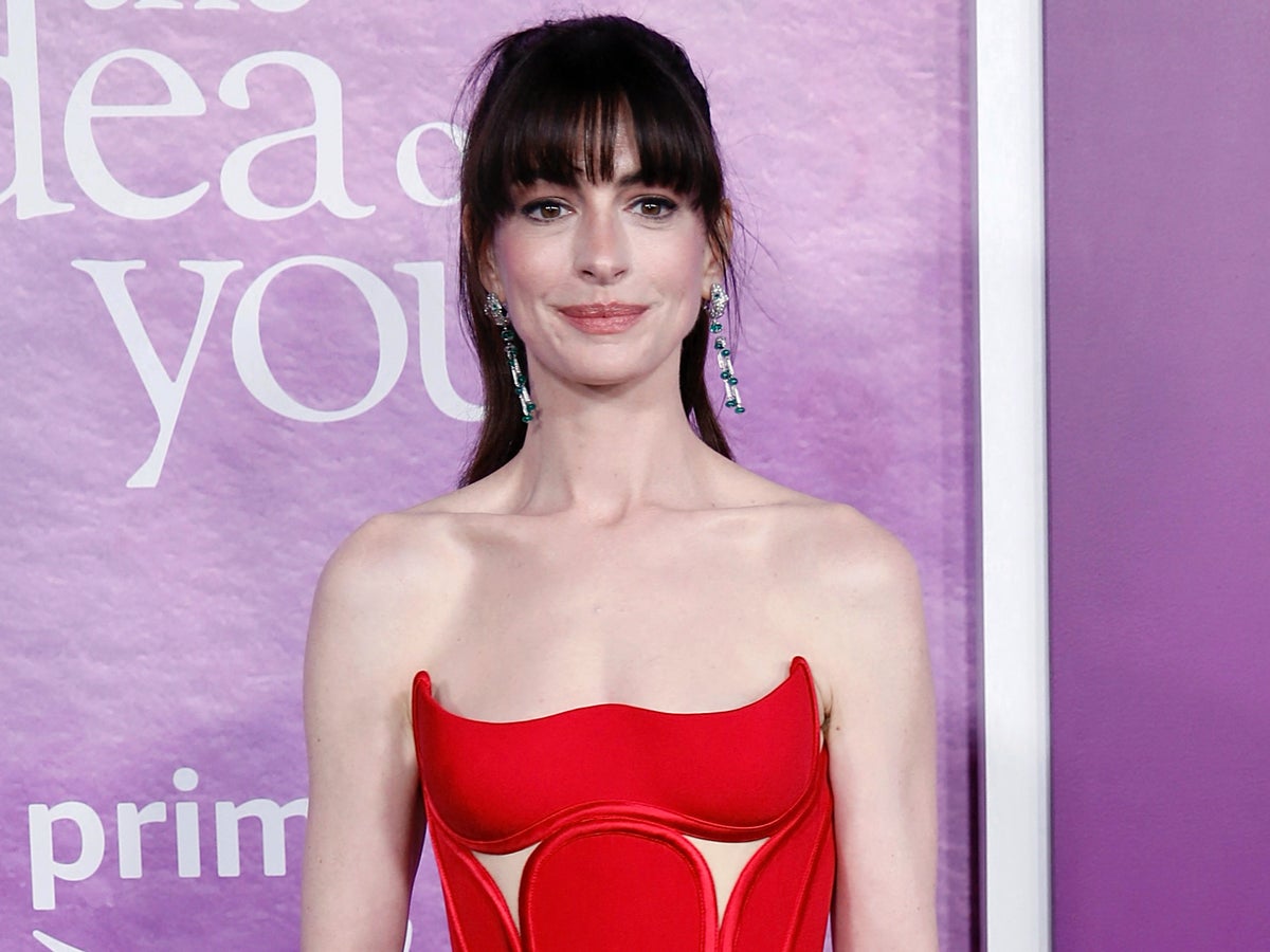 Fans praise Anne Hathaway for ‘setting boundaries’ with paparazzi and fans