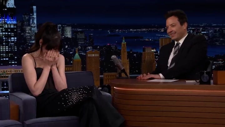 <p>Anne Hathaway rescued by Jimmy Fallon in awkward The Tonight Show moment.</p>