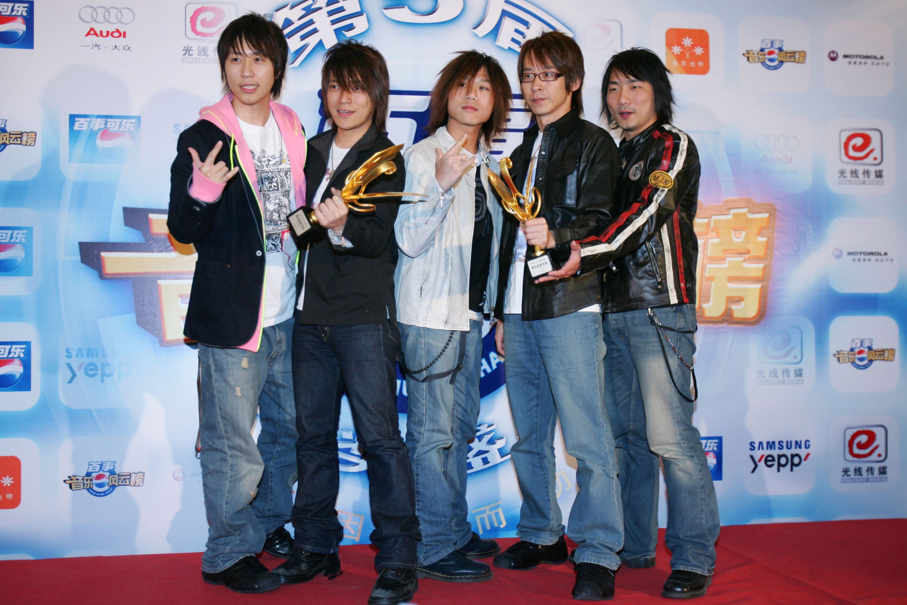 Members of Taiwan singing group ‘Mayday’ pose for pictures at 5th Pepsi Music Chart Awards ceremony on 20 March 2005 in Beijing, China