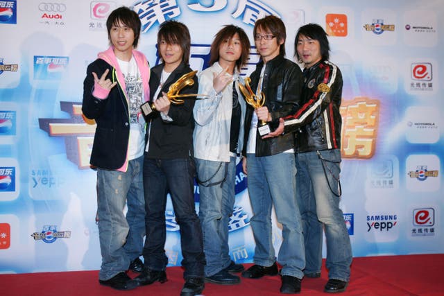 <p>Members of Taiwan singing group ‘Mayday’ pose for pictures at 5th Pepsi Music Chart Awards ceremony on 20 March 2005 in Beijing, China</p>