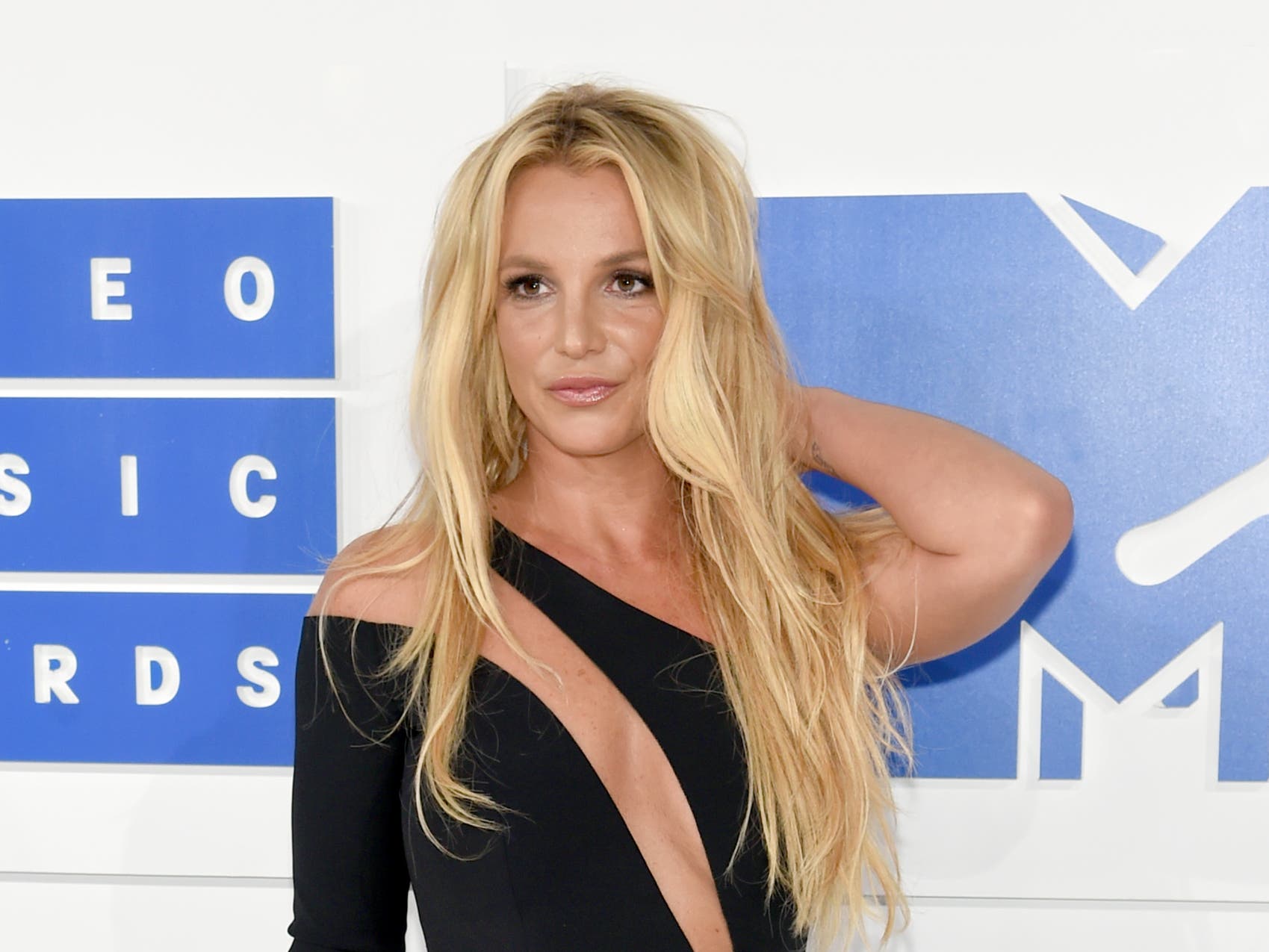 Britney Spears Chateau Marmont incident: Singer blasts 'fake news' and insists ambulance was for 'twisted ankle' - Vimarsana News