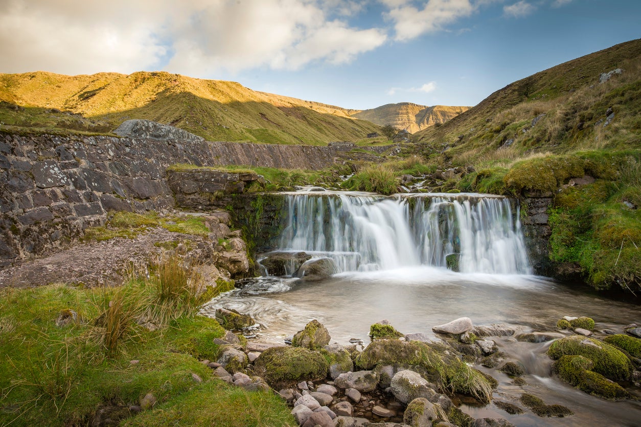 Tie your boots for a walking holiday in the Brecon Beacons (Bannau Brycheiniog)