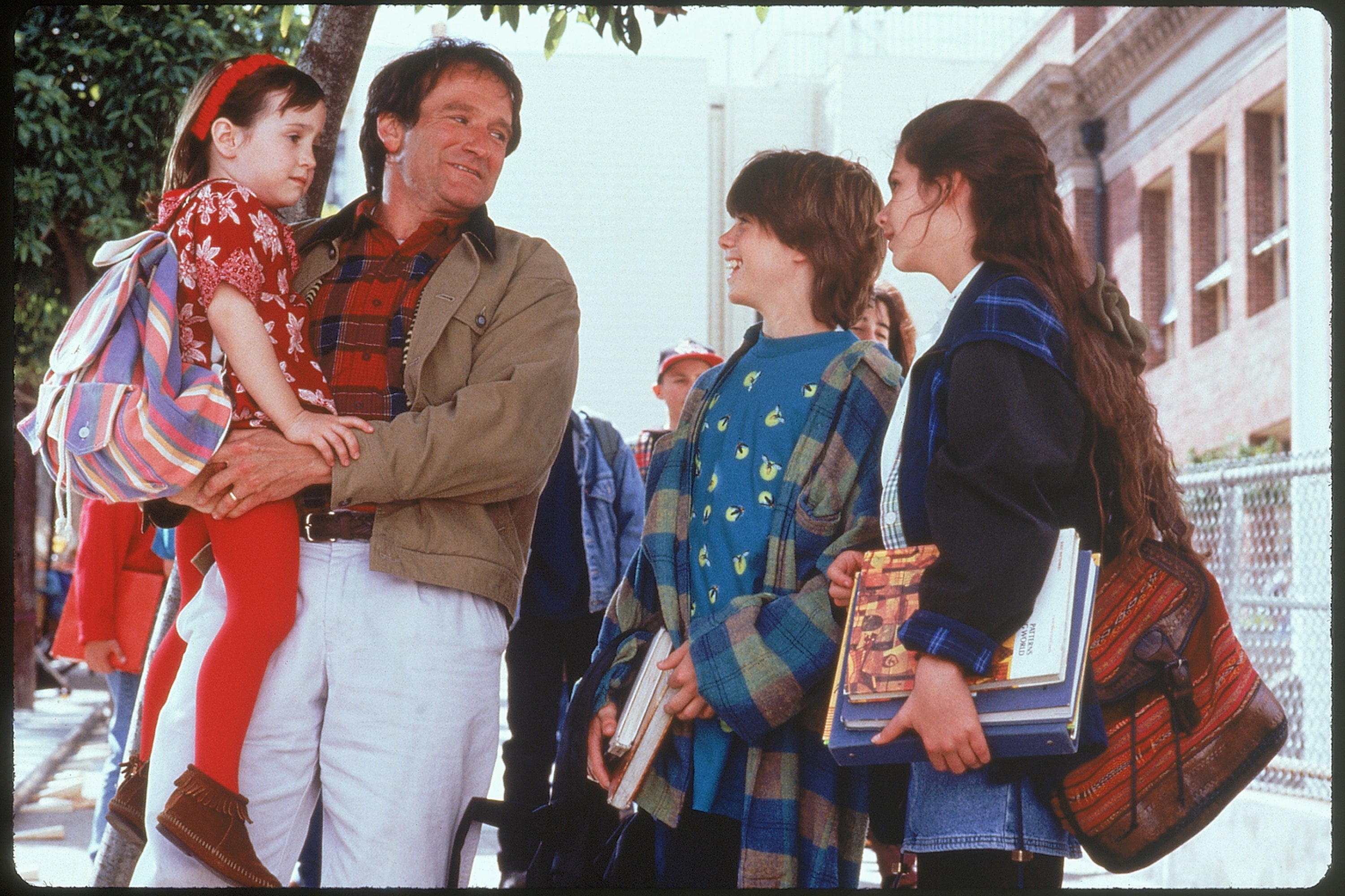 Mara Wilson, Robin Williams, Matthew Lawrence and Lisa Jakub in ‘Mrs Doubtfire'