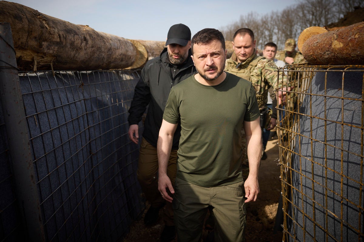 Russian plot to assassinate Zelensky foiled, Ukraine intelligence agents say