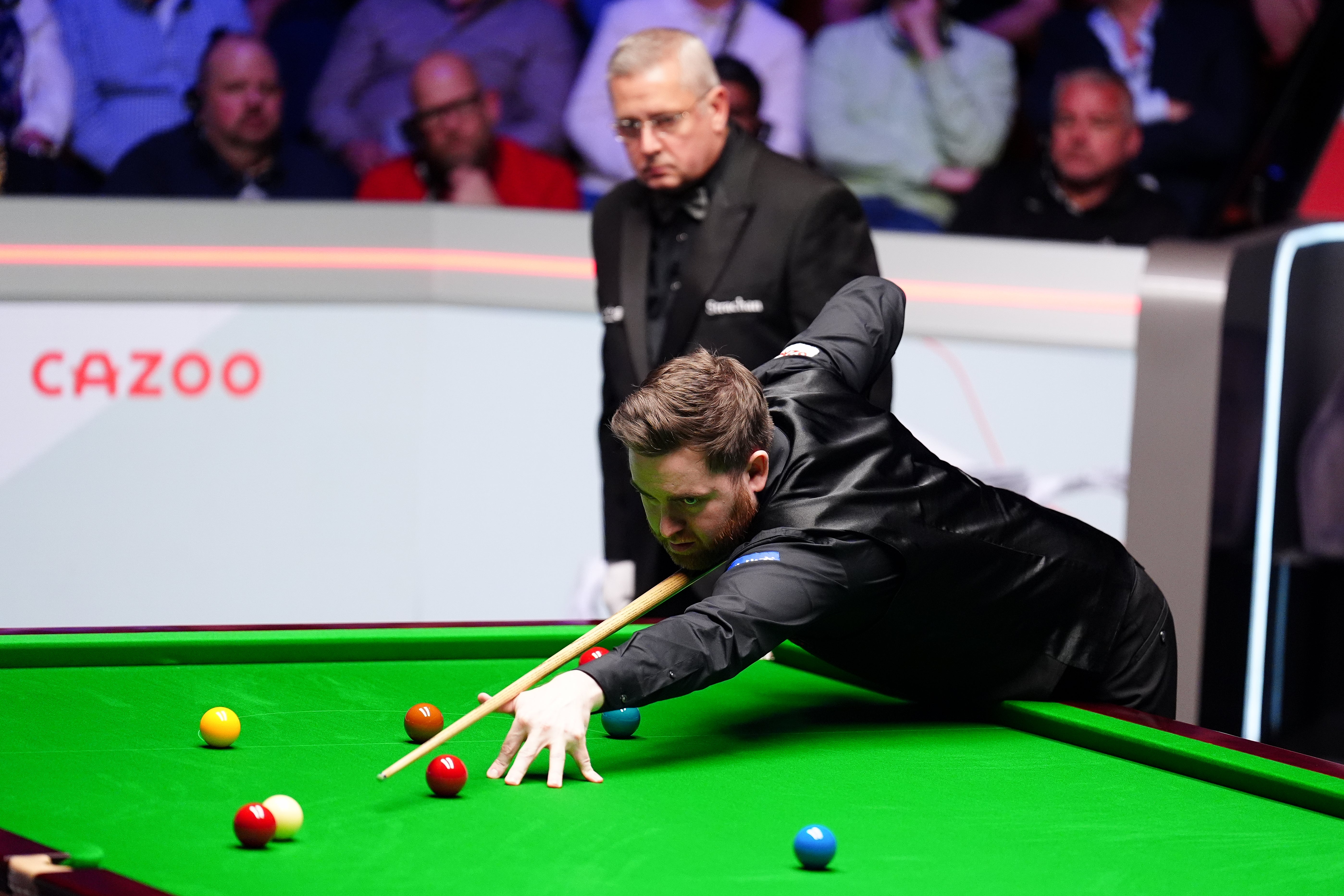 Jak Jones bridges over a red to the cue ball