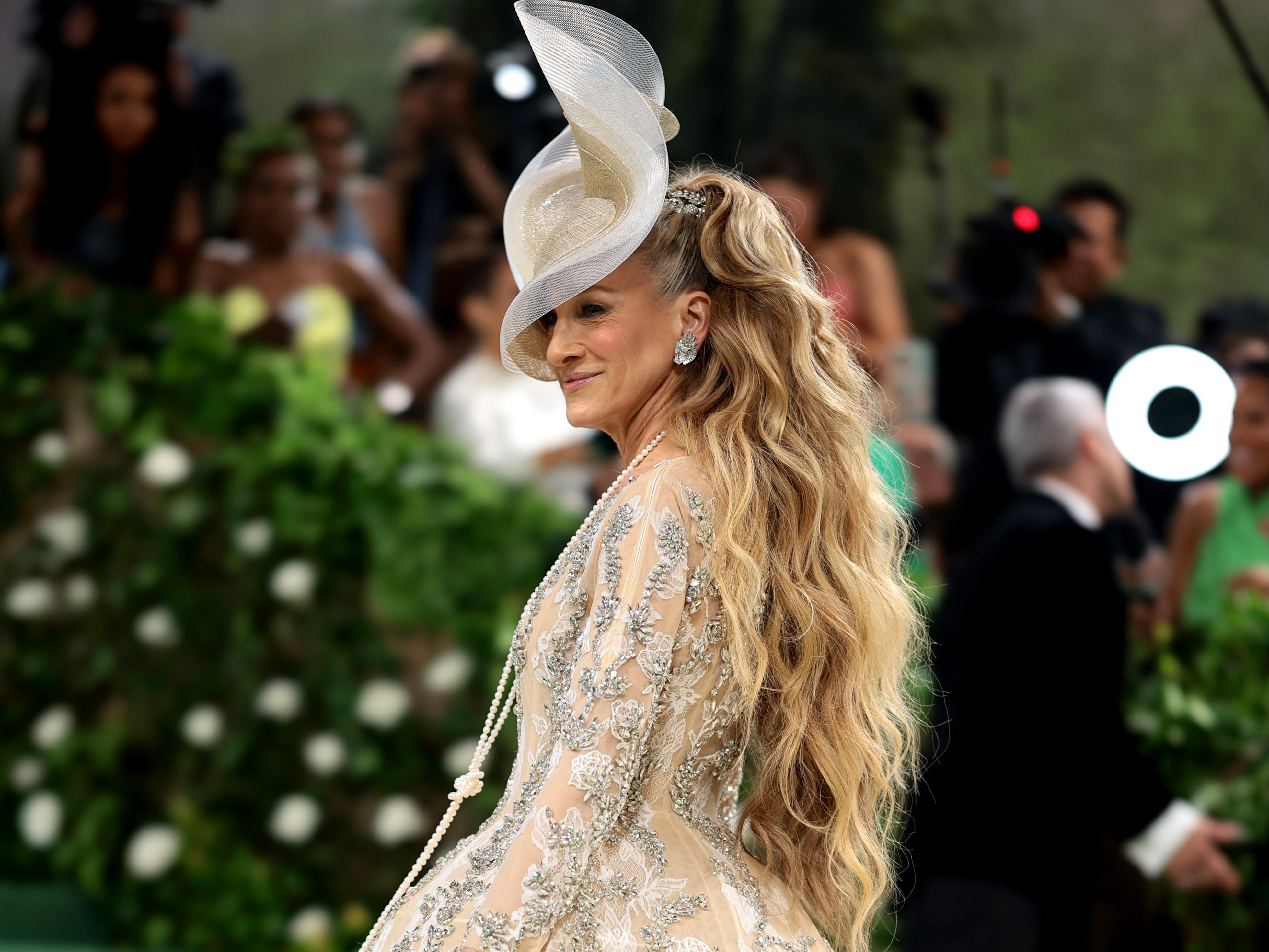 Sarah Jessica Parker attends The 2024 Met Gala Celebrating “Sleeping Beauties: Reawakening Fashion” at The Metropolitan Museum of Art on 6 May 2024 in New York City.