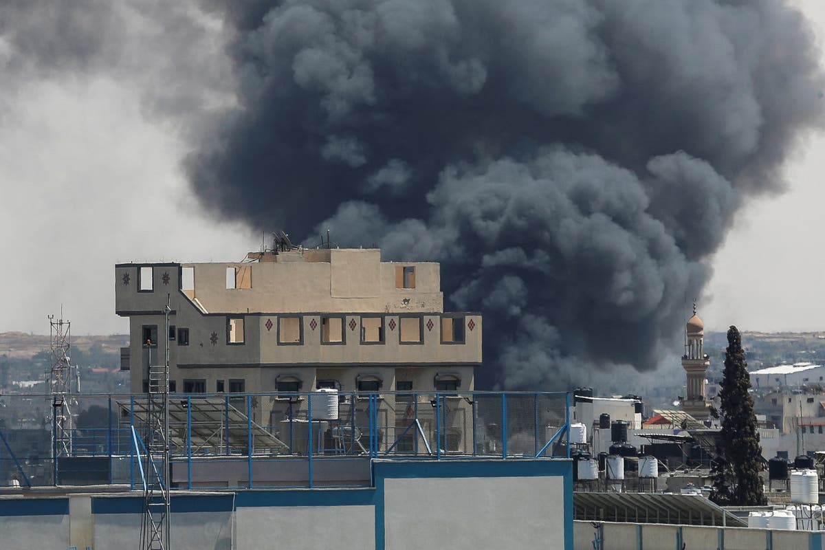 إسرائيل-غزة أخبار حية: بينما تعبر القوات رفح بالدبابات، تحدد إسرائيل أربع مشاكل تتعلق باتفاق وقف إطلاق النار