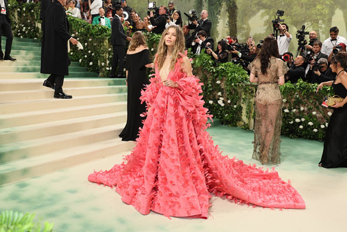 Jessica Biel prepared for the Met Gala by bathing in 20 pounds of Epsom ...