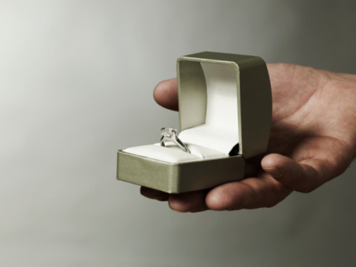 Man says girlfriend is not ‘worth’ $10,000 engagement ring | The ...