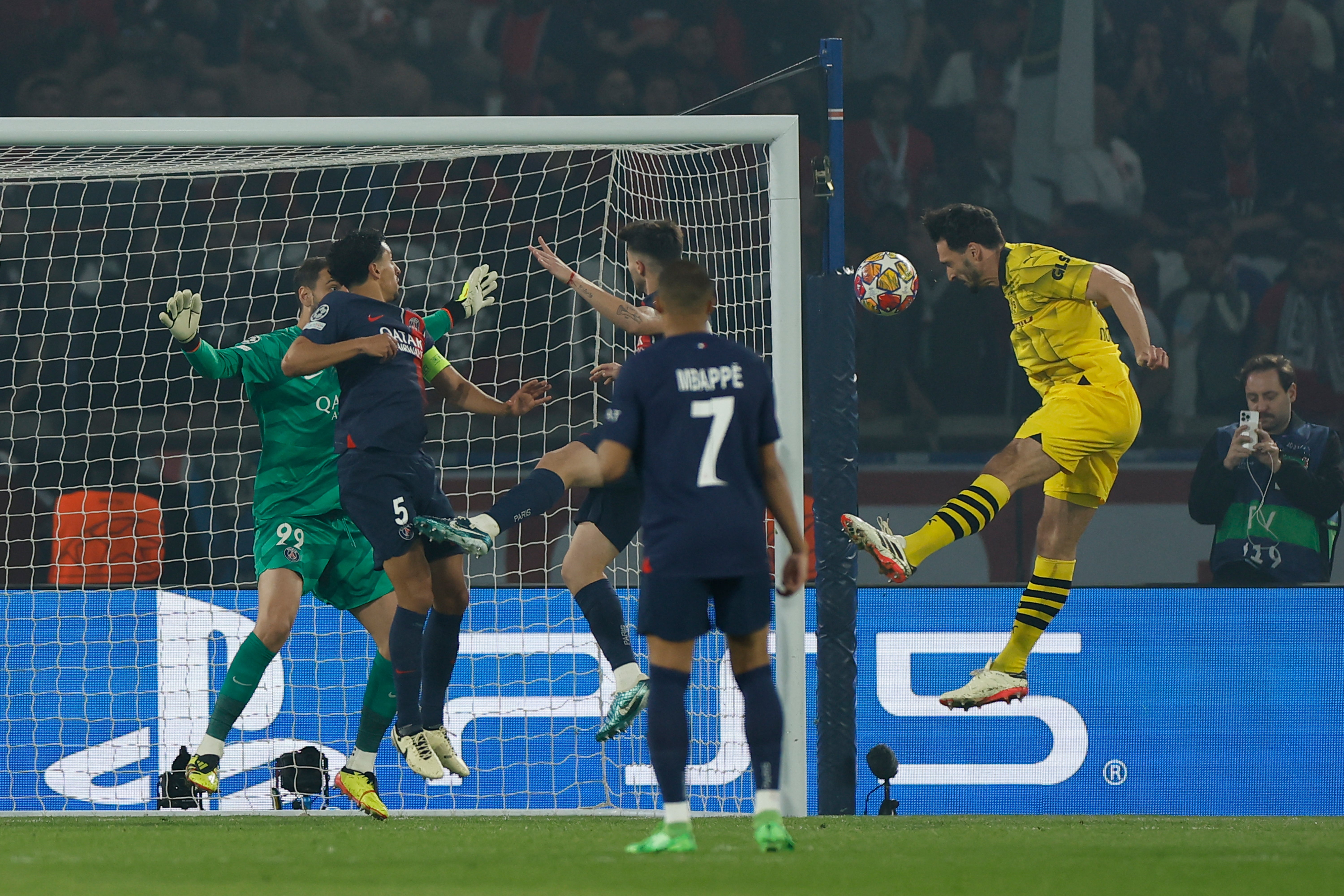 Mats Hummels’ headed effort earned Dortmund the win in Paris