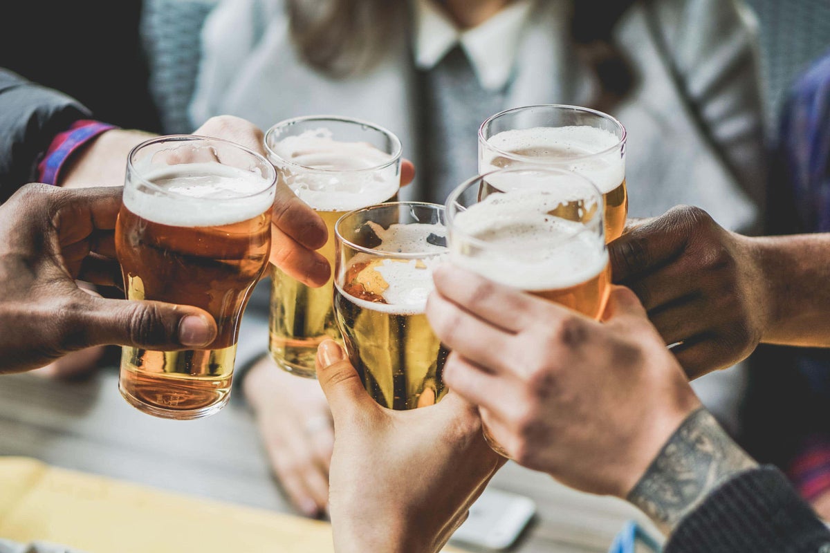 Pubs and bars cleared to extend opening hours on VE Day