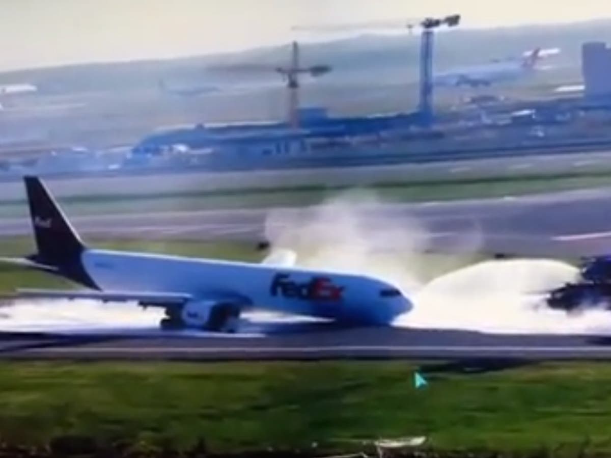 Boeing 767 in dramatic landing at Istanbul Airport after front landing gear fails